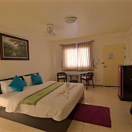 Charn Residence Bangsaen Exterior foto