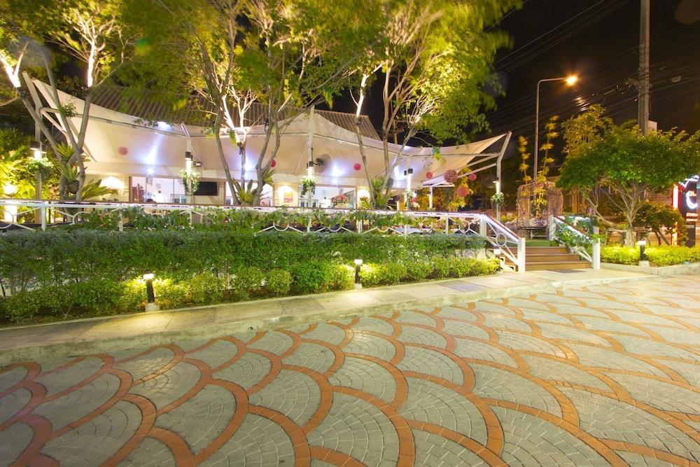Charn Residence Bangsaen Exterior foto