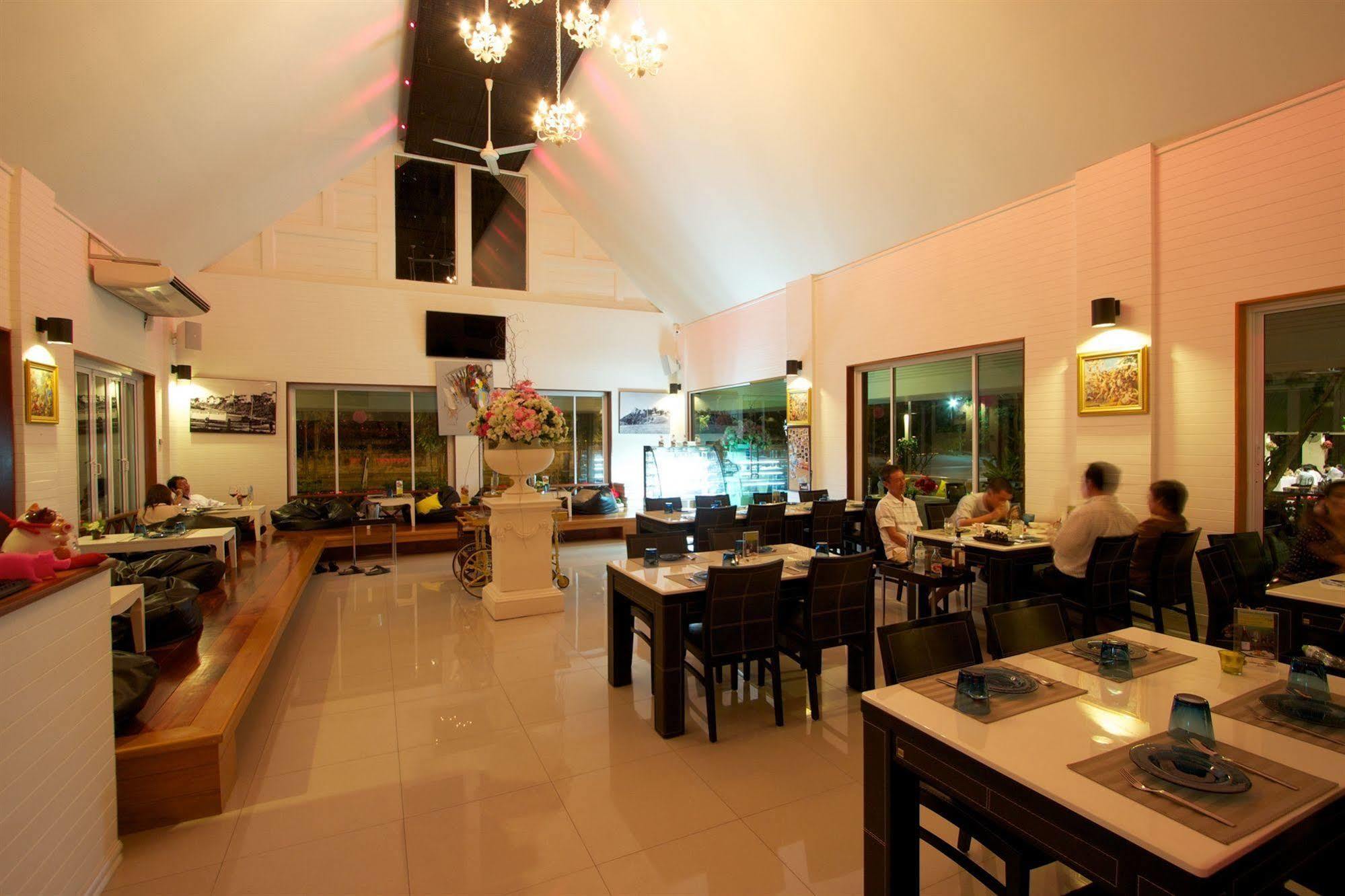 Charn Residence Bangsaen Exterior foto